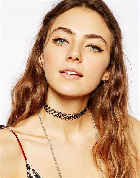 what to wear with choker